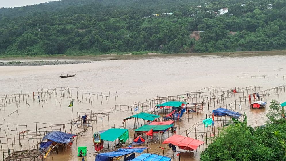 সিলেটের নিম্নাঞ্চলে বাড়ছে পানি, সাদাপাথর পর্যটন বন্ধ ঘোষণা