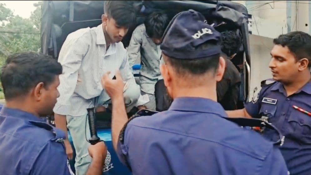 মিছিলের প্রস্তুতিকালে আ.লীগের ৬ নেতাকর্মী আটক