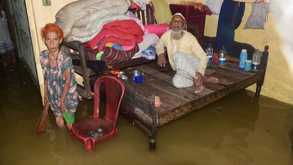 টানা বর্ষণে চট্টগ্রামে জলাবদ্ধতা, খেটেখাওয়া মানুষের কষ্ট বাড়ছে