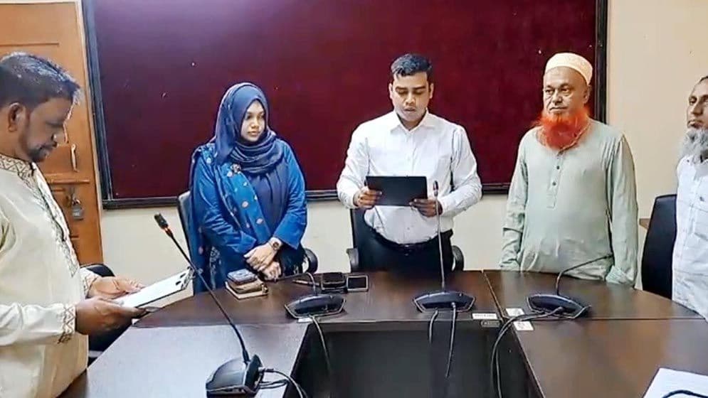 সাড়ে ৪ বছর পর বড়লেখায় ইউপি সদস্য সোনামের শপথ গ্রহণ