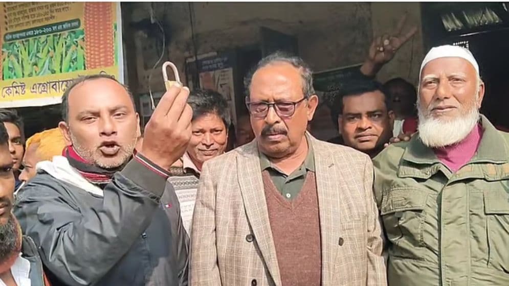 ভোটের পরদিন আ.লীগের অফিস খুলে দিলেন বিএনপি নেতা