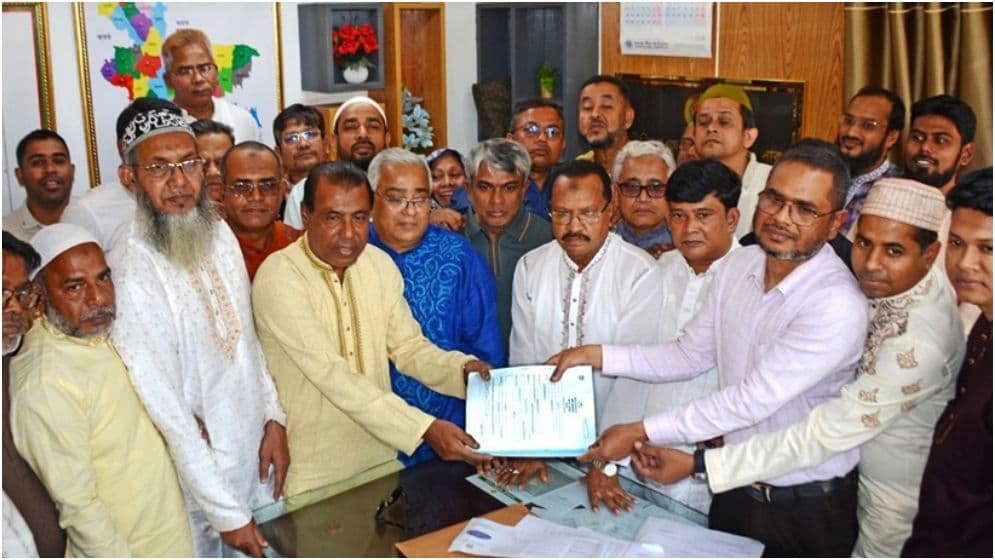 বগুড়া-৬ আসনের উপনির্বাচনে বিএনপি প্রার্থীর মনোনয়নপত্র উত্তোলন