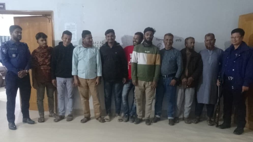 বুড়িচংয়ে চাঁদাবাজির অভিযোগে গ্রেফতার ১১