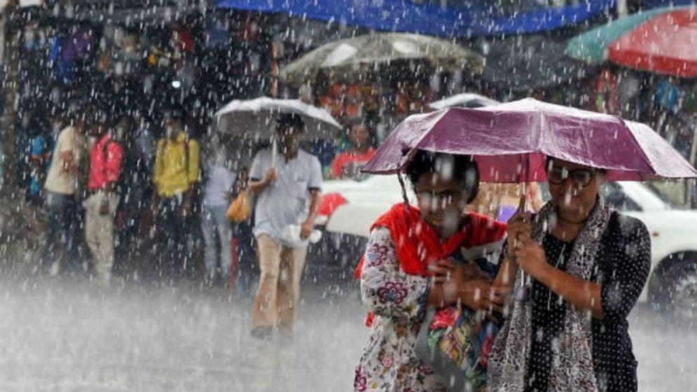 দুপুরের মধ্যে ঢাকাসহ ১৫ জেলায় ঝড়বৃষ্টির আভাস