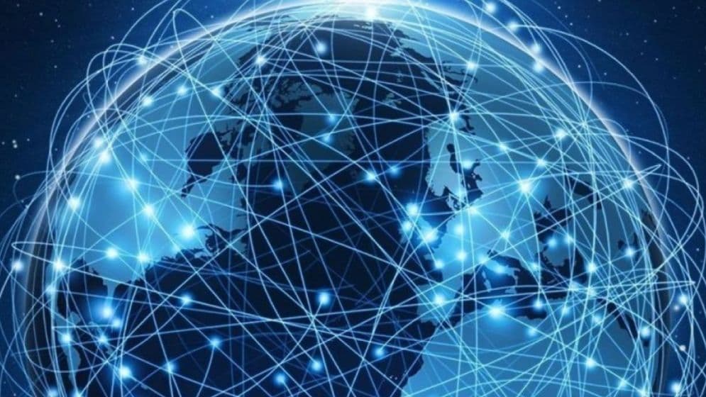 দেশের ৫৩ শতাংশ মানুষ ইন্টারনেট ব্যবহার করেনImage