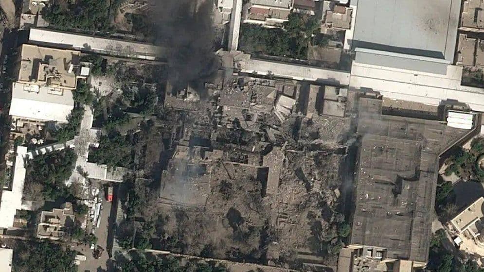 ইসরাইলি হামলায় খামেনির প্রাসাদ পুরোপুরি ধ্বংসImage