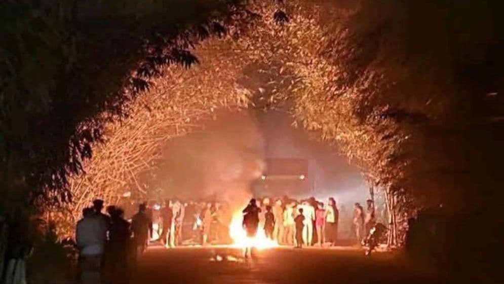 চোর ধরা নিয়ে সংঘর্ষ, পুলিশসহ আহত ২৫