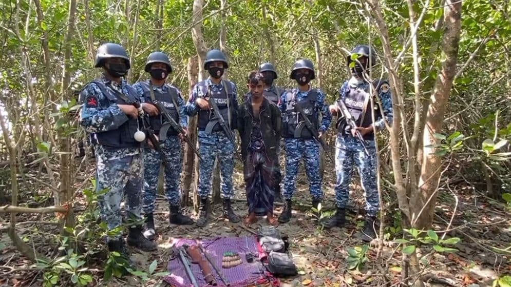 সুন্দরবনের গহীনে মাটি খুঁড়ে অস্ত্র-গুলি লুকিয়ে রাখে দস্যুরা