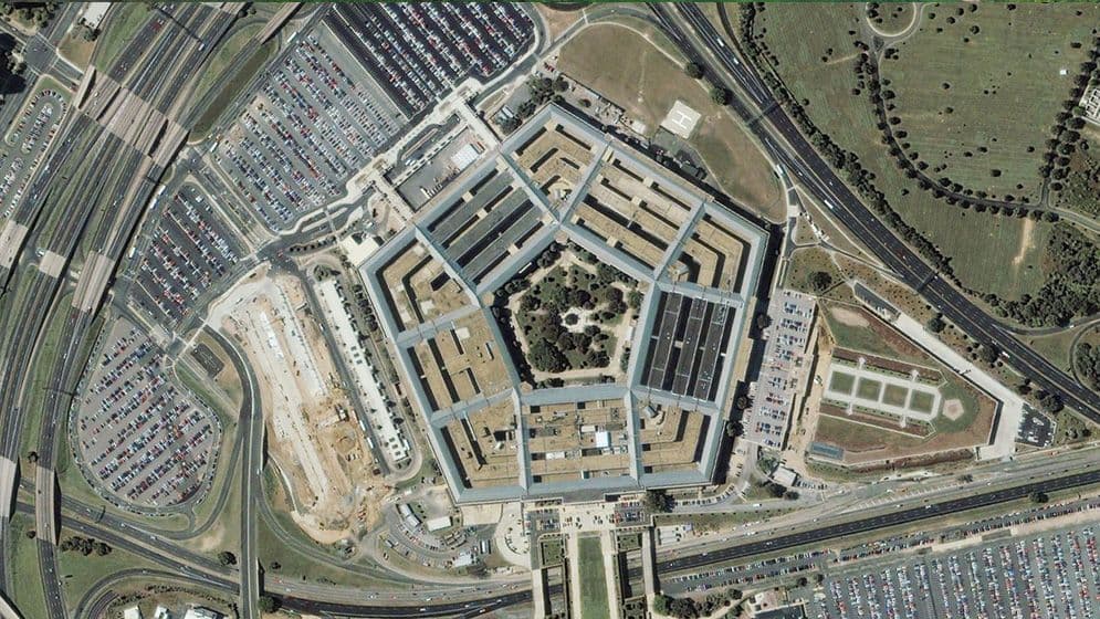 অস্ত্র উৎপাদন বাড়াতে গাড়ি নির্মাতাদের সঙ্গে পেন্টাগনের আলোচনাImage