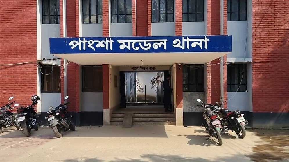 মাইক্রোবাসে সংঘবদ্ধ ধর্ষণ, পাংশার তরুণ দল সভাপতিসহ গ্রেফতার ২Image