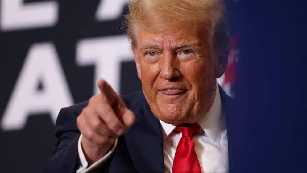 হরমুজ প্রণালিতে প্রবেশকারী বা বের হওয়া সব জাহাজ আটকানো হবে: ট্রাম্প