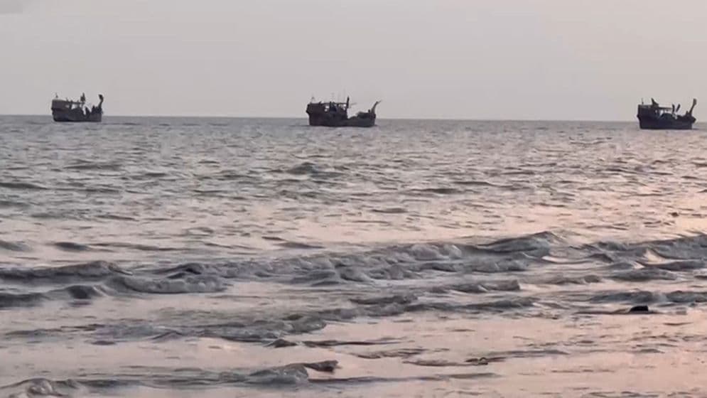 বঙ্গোপসাগরে দুই জেলে গুলিবিদ্ধImage