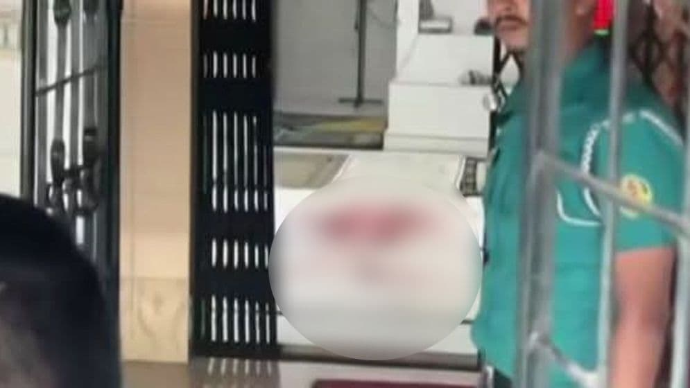 ফজরের নামাজের সময় মসজিদে ঢুকে গুলি