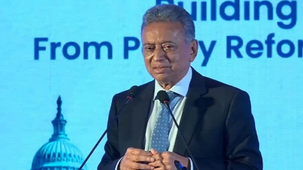 বিদ্যুৎ ও গ্যাস সংকট নিরসনে অন্তত ২ বছর সময় লাগবে: অর্থমন্ত্রী